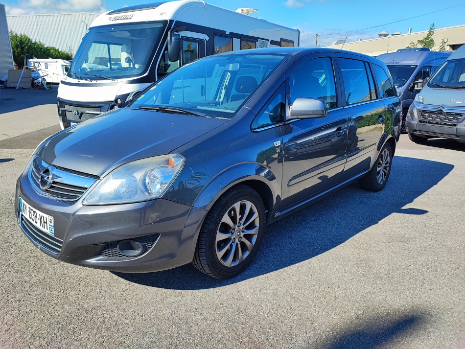 automobile OPEL  ZAFIRA modèle 2010